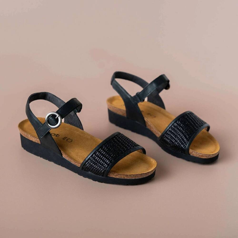 NEW YALEET women's cecile sandal in black
